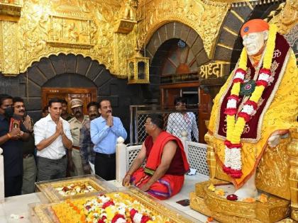 Akshay Kumar reached Shirdi, photo went viral | शिर्डीतल्या साईबाबा मंदिरात पोहचला अक्षय कुमार, साईबाबांच्या चरणी झाला नतमस्तक; फोटो व्हायरल