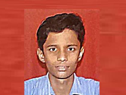 Akshay Prashant Surgond from Kadamwadi scored 92.80 percent marks in the 10th examination | SSC Result: वडिलांचे स्मशानभूमीत काबाटकष्ट, 'अक्षय'ने दहावी परीक्षेत मिळवलं यश लखलखत