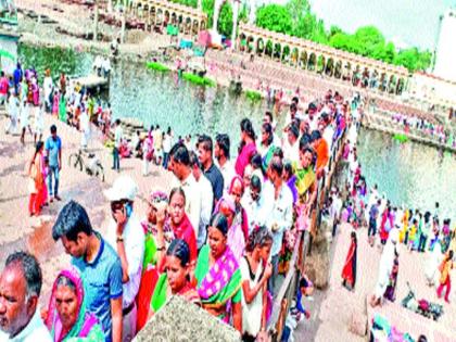  The crowd of devotees of 'Shree' darshan rush | अलंकापुरीत भाविकांची ‘श्रीं’च्या दर्शनास गर्दी