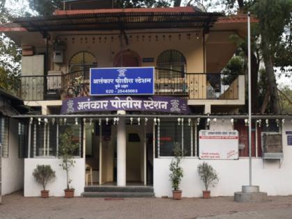 50 thousand taken from ARP itself, sub-inspector of Alankar police station suspended | Pune | आराेपीकडूनच घेतले ५० हजार रुपये, अलंकार पोलीस ठाण्यातील उपनिरीक्षक निलंबित