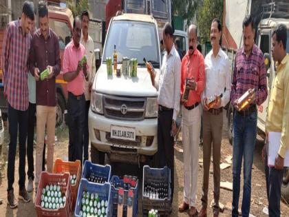 Illegal alcohol trafficking prevented by chainsaw chains | सिनेस्टाइल पाठलाग करून रोखली अवैध मद्यसाठ्याची वाहतूक