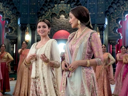 Varun Dhawan and Alia Bhatt's film Kalank song Ghar More Pardesiya out | Kalank song Ghar More Pardesiya: जफर-रूपचे सच्चे प्रेम अन् आलिया-माधुरीची जुगलबंदी!!