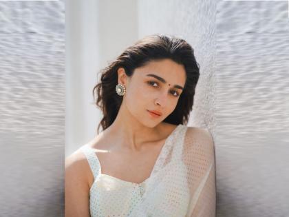 This unseen picture of pregnant alia bhatt is going viral seen in loose clothes and no makeup look | Alia Bhatt In London: प्रेग्नेंट आलिया भटचा Unseen फोटो होतोय व्हायरल, नो मेकअप लूकमध्येही चेहऱ्यावर दिसतोय ग्लो