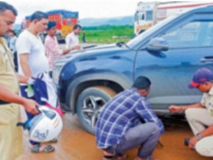 Cops turned mechanics smooth journey During Ganeshotsav, Raigad police rescued the servants from the dilemma | पोलिस बनले मेकॅनिक; प्रवास निर्विघ्न; गणेशोत्सव काळात रायगड पोलिसांनी चाकरमान्यांची कोंडीतून केली सुटका