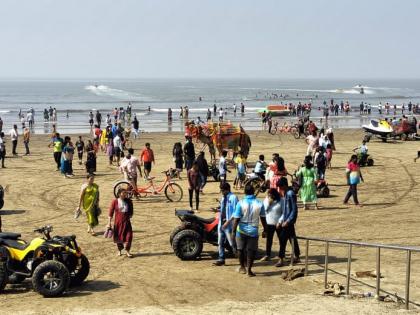 A boost to tourism after Holi Beaches are full due to holidays | होळीनंतर पर्यटनाला भरती; सुट्ट्यांमुळे किनारे हाऊसफुल्ल