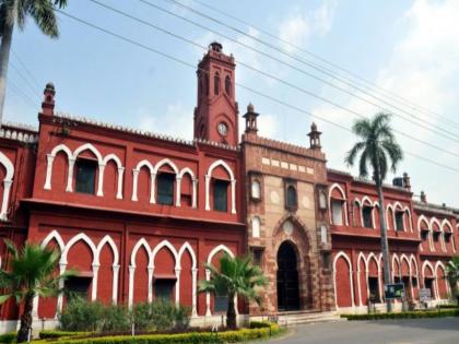 'Marathi steps forward' at Aligarh Muslim University; More than 400 students admitted due to employment opportunities | अलिगढ मुस्लीम विद्यापीठात ‘मराठी पाऊल पडते पुढे’; रोजगाराच्या संधीमुळे ४०० हून अधिक विद्यार्थ्यांचा प्रवेश 'Marathi steps forward' at Aligarh Muslim University; More than 400 students admitted due to employment opportunities | अलिगढ मुस्लीम विद्यापीठात ‘मराठी पाऊल पडते पुढे’; रोजगाराच्या संधीमुळे ४०० हून अधिक विद्यार्थ्यांचा प्रवेश