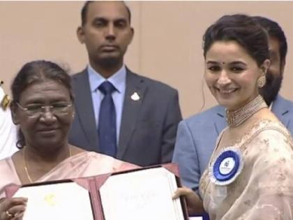 69th National Film Awards Alia Bhatt and Kriti Sanon got Award for Gangubai Kathiawadi and Mini | 69th National Film Awards: आलिया भट अन् क्रिती सेननला सर्वोत्कृष्ट अभिनेत्रीचा पुरस्कार प्रदान