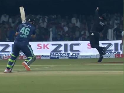 Pak Vs Eng: After the hit played by the batsman, the ball hit the body of umpire Alim Dar, then... | Pak Vs Eng: फलंदाजाने खेळलेल्या फटक्यानंतर चेंडूने घेतला पंच अलिम दार यांच्या शरीराचा वेध, त्यानंतर...