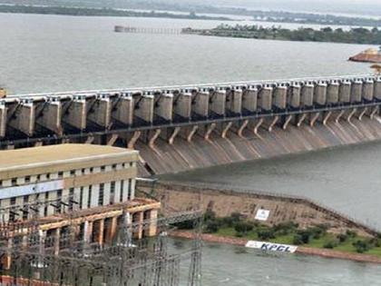 Flood risk due to dams in Karnataka, do not increase height of Almatti dam at least for now, The Maharashtra government will request the Supreme Court | 'कर्नाटकच्या बंधाऱ्यांमुळे पुराचा धोका, अलमट्टीची उंची तूर्त तरी वाढवू नका'