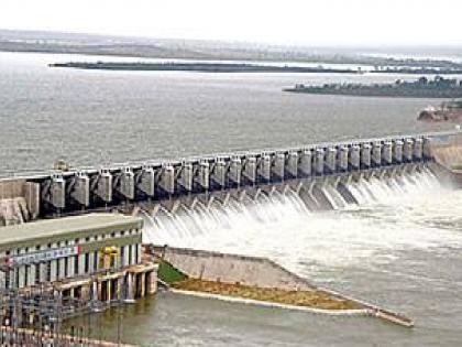 Discharge of one lakh 25 thousand cusecs of water from Almatti Dam started | अलमट्टीतून सव्वा लाख क्युसेकने विसर्ग, पुराचा धोका टाळण्यासाठी निर्णय