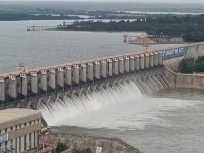 Karnataka's Almatti dam 98 percent full If heavy rains occur in western Maharashtra, it will be difficult to control water storage | कर्नाटकातील अलमट्टी धरण ९८ टक्के भरले; ४२ हजार ५०० क्युसेकचा विसर्ग सुरु Karnataka's Almatti dam 98 percent full If heavy rains occur in western Maharashtra, it will be difficult to control water storage | कर्नाटकातील अलमट्टी धरण ९८ टक्के भरले; ४२ हजार ५०० क्युसेकचा विसर्ग सुरु