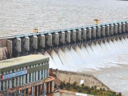 Coordination will be maintained between Maharashtra and Karnataka to deal with possible floods in Kolhapur and Sangli districts during the monsoon season | अलमट्टीतील विसर्गाची पूर्वसूचना आधीच मिळणार, १५ ऑगस्टपर्यंत पाणी पातळी ५१७ मीटर ठेवण्याचे कर्नाटकचे आश्वासन Coordination will be maintained between Maharashtra and Karnataka to deal with possible floods in Kolhapur and Sangli districts during the monsoon season | अलमट्टीतील विसर्गाची पूर्वसूचना आधीच मिळणार, १५ ऑगस्टपर्यंत पाणी पातळी ५१७ मीटर ठेवण्याचे कर्नाटकचे आश्वासन