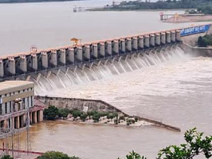 Two lakh cusecs of water released from Almatti dam in Karnataka | कर्नाटकातील अलमट्टी धरण फुल्ल, दोन लाख क्युसेक विसर्ग सुरु