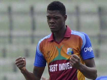 Mumbai Indians have signed West Indies pacer Alzarri Joseph | मुंबई इंडियन्सच्या संघात वेस्ट इंडिजच्या वेगवान गोलंदाजाची एंट्री  