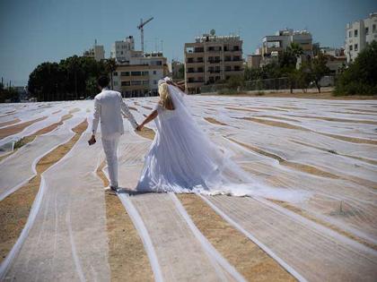 Cyprus Woman Breaks Guinness World Record for Longest Veil Ever, Stretching Over 7 km | तिनं लग्नात घातला ७ किलोमीटर लांबीचा गाऊन; या मुलीचं नाव आहे १०१९ अक्षरांचं!