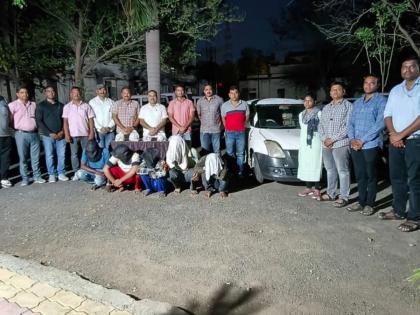 Interstate gang that broke into a bullion shop in Daryapur arrested | दर्यापूरचे सराफा दुकान फोडणारी आंतरराज्यीय टोळी अटकेत Interstate gang that broke into a bullion shop in Daryapur arrested | दर्यापूरचे सराफा दुकान फोडणारी आंतरराज्यीय टोळी अटकेत