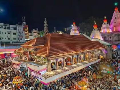 Tourists from out of town on their way back, crowded to see Ambabai in Kolhapur | बाहेरगावाहून आलेले पर्यटक परतीच्या मार्गावर, कोल्हापुरात अंबाबाई दर्शनाला गर्दी