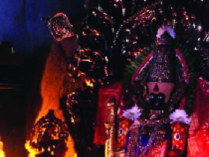  On the knees of sunkirane idol: Kolhapur Ambabai Kiranotsav | सूर्यकिरणे मूर्तीच्या गुडघ्यावर : कोल्हापूर अंबाबाई किरणोत्सव