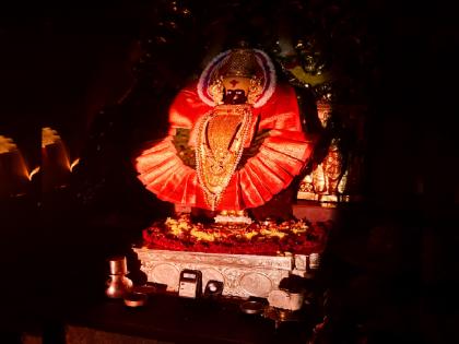 Ambabai Kirnotsav: Sun rays on Ambabai face for the second day in a row | Ambabai Kirnotsav: सलग दुसऱ्या दिवशी सूर्यकिरणे अंबाबाईच्या मुखावर