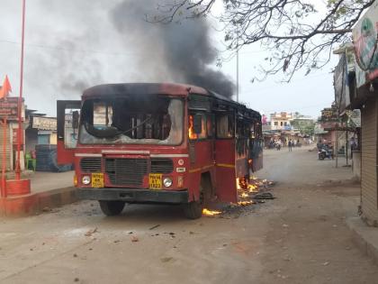 bus burnt in tirthpuri and curfew imposed in ambad taluka | तीर्थपुरीत बस जाळली, अंबड तालुक्यात संचारबंदी लागू; जरांगेंच्या एका सहकाऱ्यासह ५ ताब्यात 