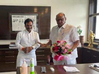 ambadas danve meet sharad pawar in chhatrapati sambhaji nagar | अंबादास दानवेंनी घेतली शरद पवारांची भेट; अर्धा तास खलबतं, तर्कवितर्कांना उधाण