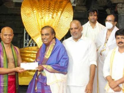 reliance industries Mukesh Ambani visited Tirupati Balaji Temple donated Rs one and half crore | मुकेश अंबानी यांनी तिरुपती बालाजी मंदिरात घेतलं दर्शन, दान केले दीड कोटी