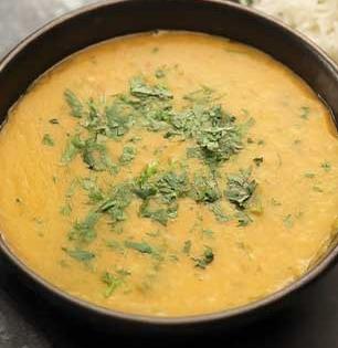 गोडआंबट चवीचं पारंपरिक वरण करण्याची पाहा घरगुती रेसिपी, वरण-भात तूप म्हणजे सुख...