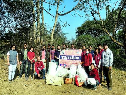 Iclean Nagpur team collected 15-20 bags full of plastic & other waste form Ambazari lake | अंबाझरी तलाव परिसरातून काढला तब्बल १५ बॅग कचरा