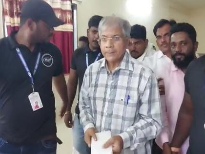 Prakash Ambedkar on Jalna tour; The preparations for the election were reviewed | प्रकाश आंबेडकर जालना दौऱ्यावर; निवडणुकीच्या पूर्वतयारीचा घेतला आढावा 