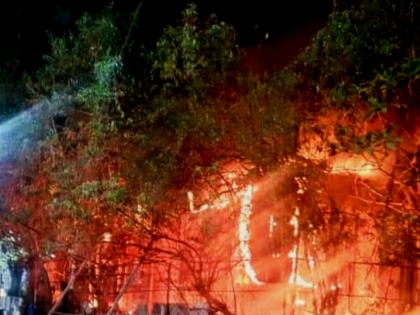 library burnt in fire in Ambernath fire brigate did not come on time says locals | अंबरनाथमध्ये अभ्यासिका आगीत जळून खाक