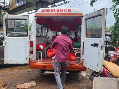 strange administration of ambernath municipality use of ambulance to carry municipal files | अंबरनाथ पालिकेचा अजब कारभार; पालिकेच्या फाइल्स नेण्यासाठी ॲम्बुलन्सचा वापर