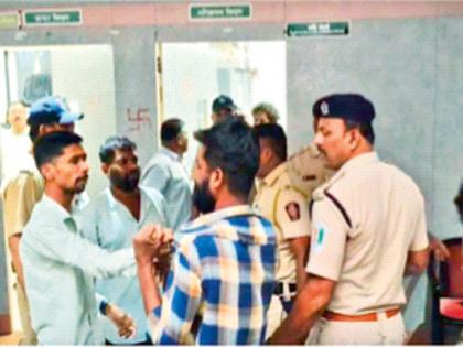 Contractors turned gangsters using 'Right to Information' in Ambernath Municiple | ‘माहिती अधिकार’ वापरून गुंड झाले ठेकेदार; अधिकाऱ्यांना ब्लॅकमेल, छोट्या रकमेची कामे मिळवून घातला धुडगूस