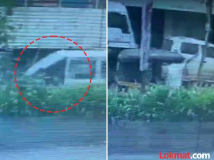 Students fall from a running school van on the road in Ambernath Three people including the driver booked | CCTV: धावत्या स्कूल व्हॅनच्या डिक्कीतून पडले विद्यार्थी; चालकाला पत्ताच नाही, रिक्षावाल्यामुळे वाचले Students fall from a running school van on the road in Ambernath Three people including the driver booked | CCTV: धावत्या स्कूल व्हॅनच्या डिक्कीतून पडले विद्यार्थी; चालकाला पत्ताच नाही, रिक्षावाल्यामुळे वाचले