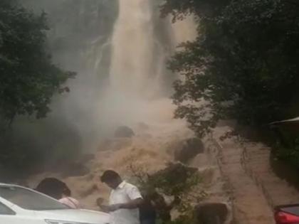 Cloudburst-like rain in Chokul, water on roads in Amboli Ghat | चौकुळमध्ये ढगफुटी सदृश्य पाऊस, आंबोली घाटात रस्त्यावर पाणी