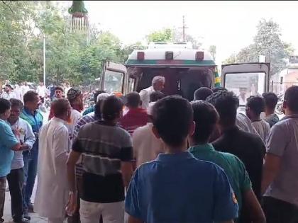 Cargo vehicle crushes three on a two-wheeler, killing three from the same family | मालवाहू वाहनाने दुचाकीवरील तिघांना चिरडले, एकाच कुटुंबातील तिघांचा मृत्यू