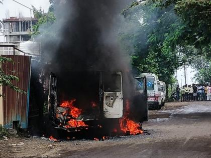 Massive fire breaks out in 108 ambulance at Ausa Rural Hospital; Fortunately, no casualties were reported | Latur: रुग्णाला नेण्याचा कॉल आला, चालकाने चावी फिरवताच १०८ रुग्णवाहिकेला भीषण आग Massive fire breaks out in 108 ambulance at Ausa Rural Hospital; Fortunately, no casualties were reported | Latur: रुग्णाला नेण्याचा कॉल आला, चालकाने चावी फिरवताच १०८ रुग्णवाहिकेला भीषण आग
