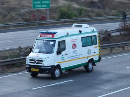 In a running ambulance, driver molested woman helper, crime against two drivers | धावत्या रुग्णवाहिकेत मदतनीस महिलेशी चालकांचे अश्लील चाळे, दोन चालकांवर गुन्हा