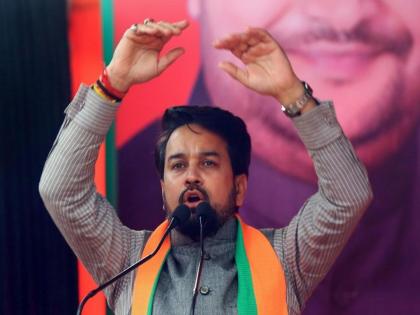 Union ministers were also hit by potholes; Anurag Thakur's displeasure about unsanitary conditions | केंद्रीय मंत्र्यांनाही बसला खड्ड्यांचा फटका; अस्वच्छतेबद्दल ठाकूर यांची नाराजी