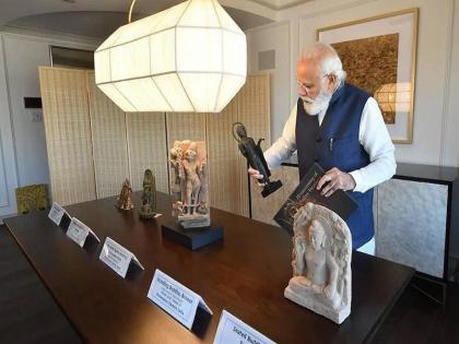 American Authorities Return 248 Looted Antiquities to India | अमेरिकेनं भारताला परत केल्या २४८ प्राचीन वस्तू; १२ व्या शतकातील नटराजाच्या मूर्तीचाही समावेश