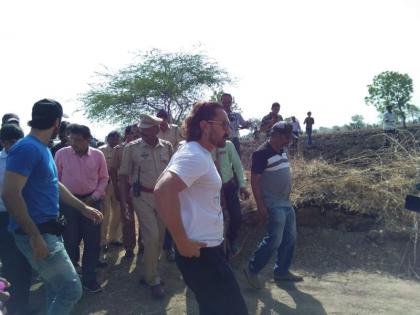 People need people to clean the villages: Actor Aamir Khan | गावे पाणीदार करण्यासाठी लोकसहभाग आवश्यक : अभिनेते आमिर खान