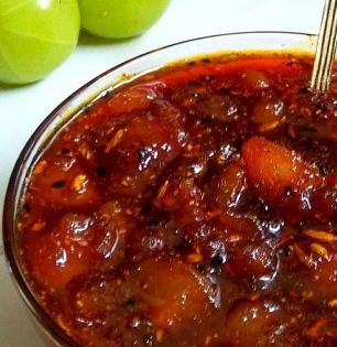 हिवाळ्यात रोज खा 'ही' आंबट-गोड आवळा चटणी, वाढेल जेवणाची मजा, पाहा काय आहे रेसिपी