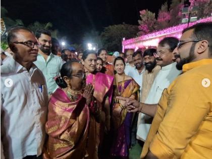 shirur mp Amol Kolhe took the blessings of the MLA dilip mohite patils wife | अमोल कोल्हेंनी आमदाराच्या पत्नीचे आशीर्वाद घेतले अन् नंतर थेटच बोलले; आढळरावांची धाकधूक वाढवणार?