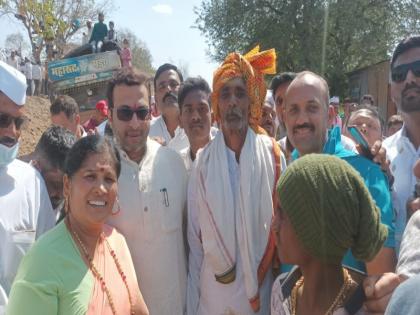 Amol Kolhe took a photo with the person holding horse, and said | अमोल कोल्हेंनी 'त्या' जिगरबाज घोडी धरणाऱ्या व्यक्तीसोबत काढला फोटो, अन् म्हणाले...