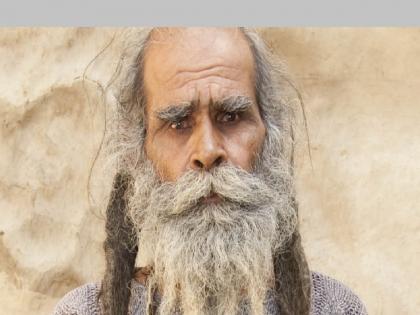 uttar pradesh | kailash singh kalau from varanasi may replace amou haji as world dirtiest man | 37 वर्षांपासून ना अंघोळ ना दात घासले; भारतामध्येही आहे अंघोळ न करणारा 'अंघोळ्या'