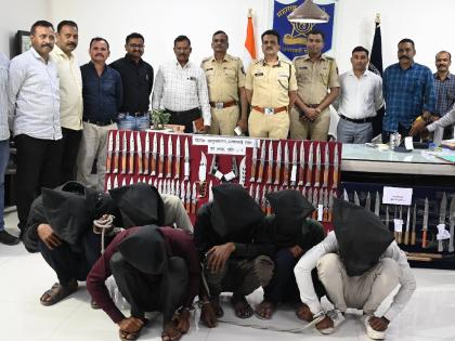 102 Daggers, Country Cuts seized overnight in Amravati; Massive action against illegal arms stockpiling | अमरावतीत रात्रीतून १०२ खंजीर, देशी कट्टे जप्त; अवैध शस्त्रसाठ्याविरुद्ध मोठी कारवाई