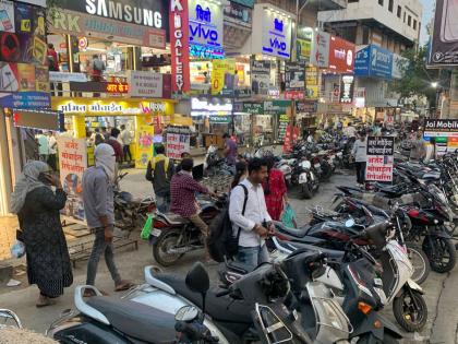 Amravati: Unruly parking is a headache! | Amravati: बेशिस्त पार्किंग ठरतेय डोकेदुखी !