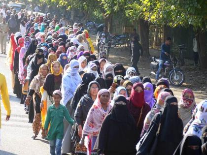 Muslim women on the streets of Amravati against 'CAA' and 'NRC' | ‘सीएए’ आणि 'एनआरसी' विरोधात अमरावतीत मुस्लीम महिला रस्त्यावर