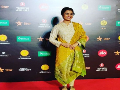 Amruta Subhash has wear Smita patil chunari in mami film festival 2019 | अमृताकडे आहे स्मिता पाटील यांची ओढणी, या कारणामुळे तिला भेट देण्यात आलीय ही ओढणी