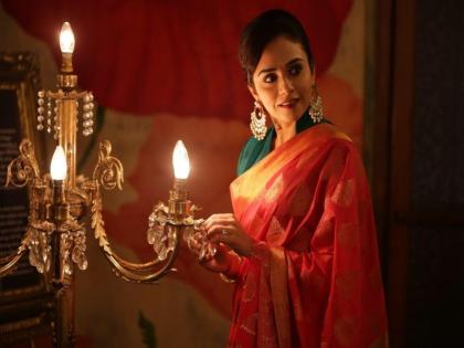 Amruta Khanvilkar's character from Her Upcoming Bollywood film 'Satyameva Jayate | ‘राझी’च्या ‘मुनिरा’नंतर आता ‘सत्यमेव जयते’ची ‘सरिता’ लवकरच प्रेक्षकांच्या भेटीला