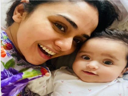 Amruta Khanvilkar shares cute picture with her niece | माय गर्ल म्हणत अमृता खानविलकरने शेअर केला गोंडस बाळासोबतचा फोटो